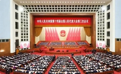 關(guān)注兩會，關(guān)注國家大事，關(guān)注社會，關(guān)注政府800字極簡版工作報(bào)告